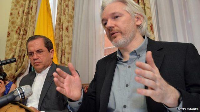 Assange tedavi görmek için elçilikten çıkacağı iddialarını reddetti