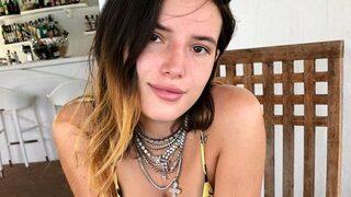 Bella Thorne 'yok artık' dedirtti! Bikini altı küçük gelince... 