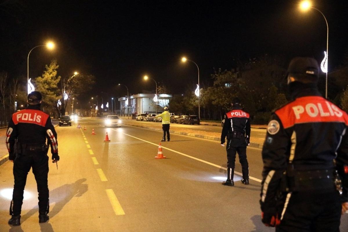 Sakarya&rsquo;da 80 saatlik kısıtlamada 300 kişiye ceza