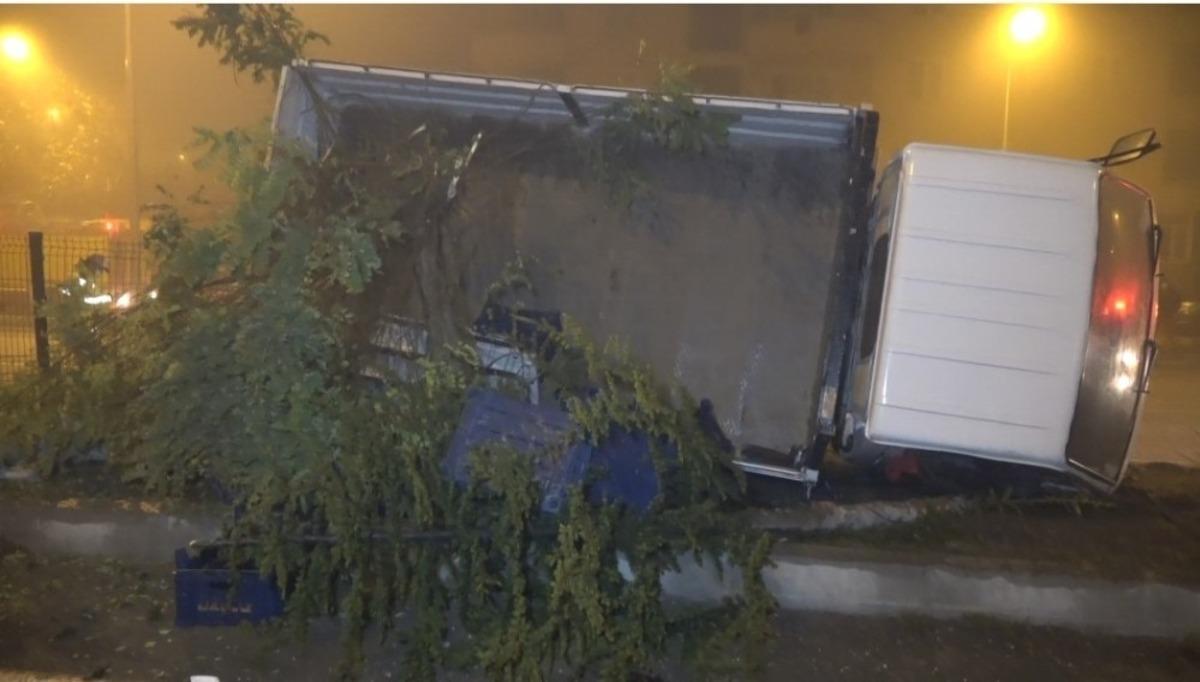 Egzozu kırılan kamyonet s&uuml;r&uuml;c&uuml;ye kaza yaptırdı