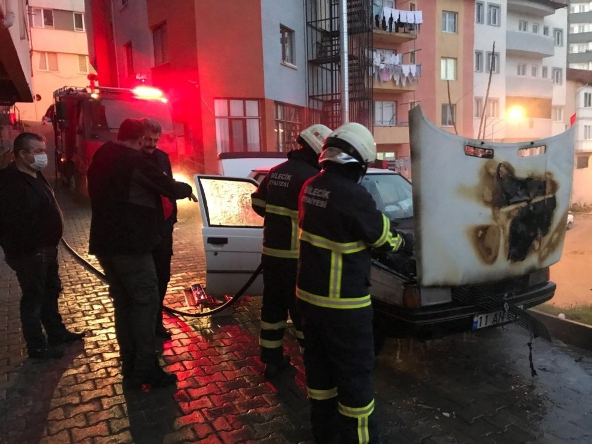S&uuml;r&uuml;c&uuml; kontağı &ccedil;evirdiği an ara&ccedil; alev alev yandı
