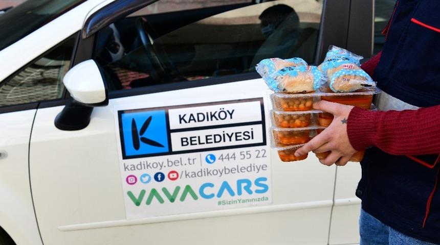 Kadık&ouml;y&rsquo;de Covidli hastalara sıcak yemek