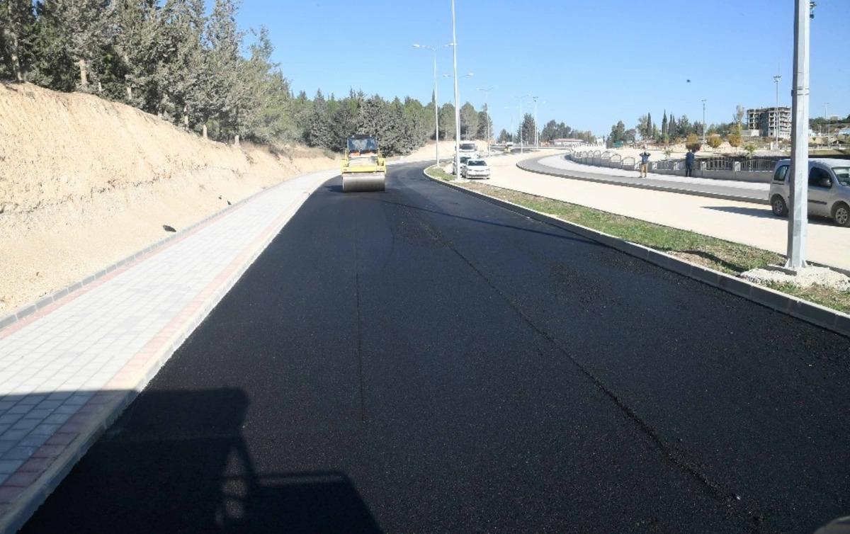 B&uuml;y&uuml;kşehir, asfaltlama &ccedil;alışmalarını s&uuml;rd&uuml;r&uuml;yor