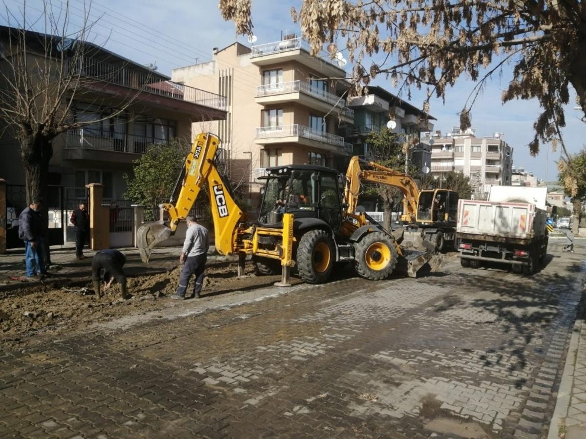 Salihli Belediyesi ekipleri yeni yıl kısıtlamasında sahada &ccedil;alıştı