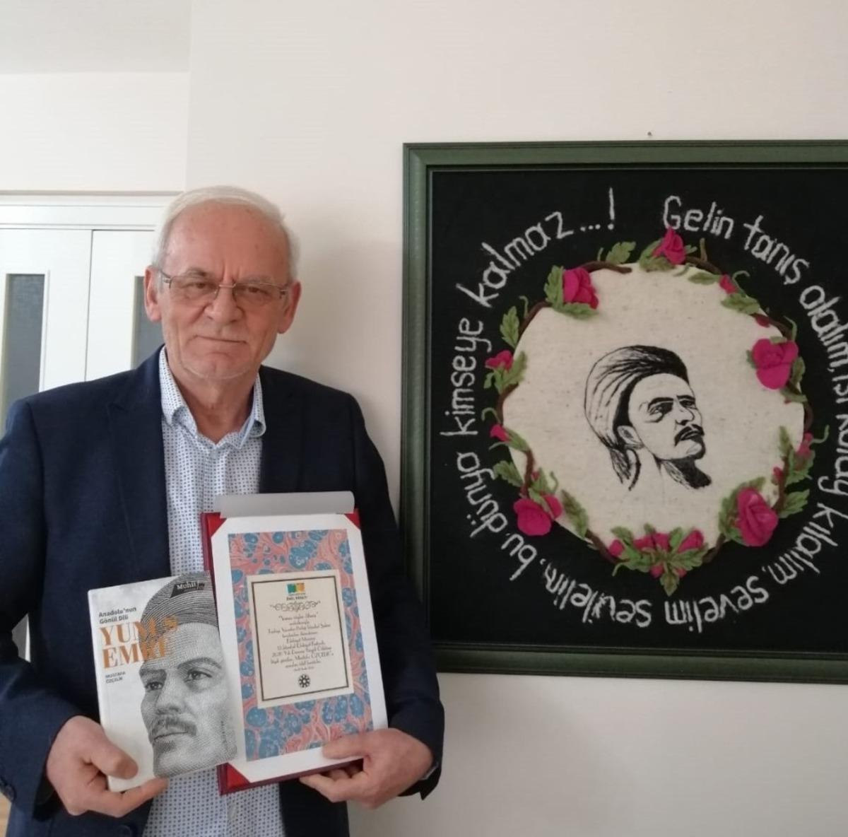 Eskişehirli şair-yazar Mustafa &Ouml;z&ccedil;elik, &lsquo;Yunus Emre&rsquo; eseriyle b&uuml;y&uuml;k &ouml;d&uuml;le layık g&ouml;r&uuml;ld&uuml;