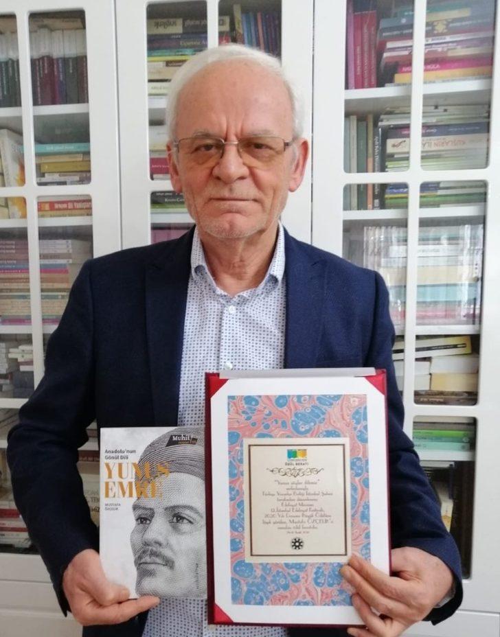 Eskişehirli şair-yazar Mustafa Özçelik, ‘Yunus Emre’ eseriyle büyük ödüle layık görüldü G2