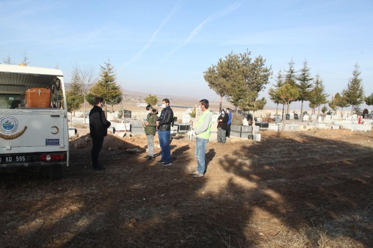 Kırşehir&rsquo;de vahşetin ardından gen&ccedil; Vildan, son yolculuğuna uğurlandı
