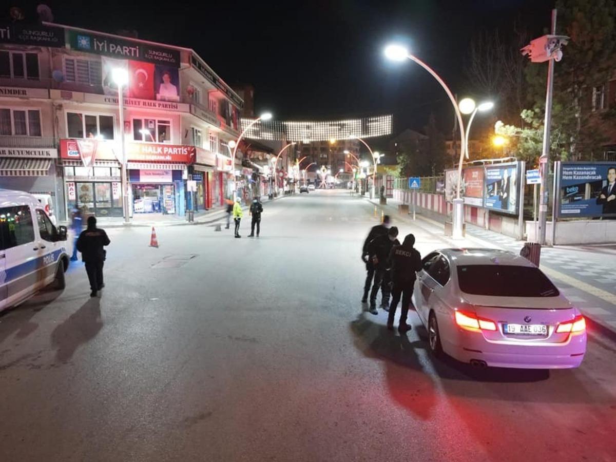 Polisler kısıtlama d&ouml;neminde il&ccedil;ede kuş u&ccedil;urtmadı