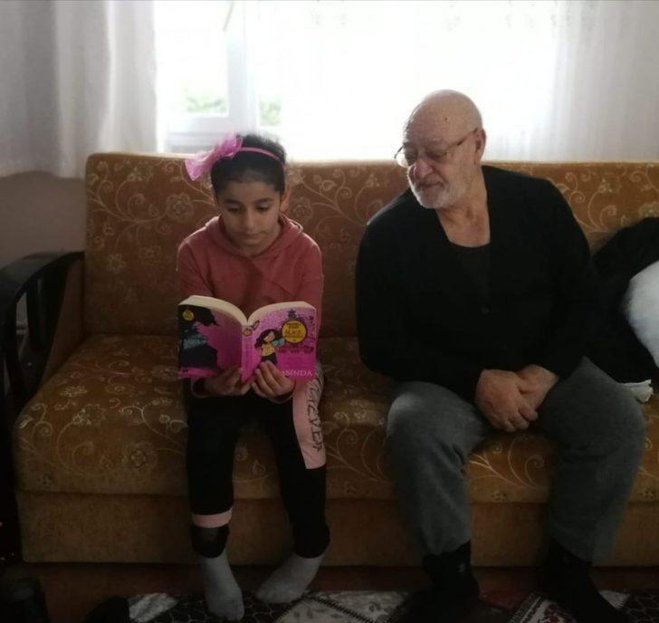 Evlerden çıkamayan öğrenciler zamanlarını kitap okuyarak geçiriyor G1