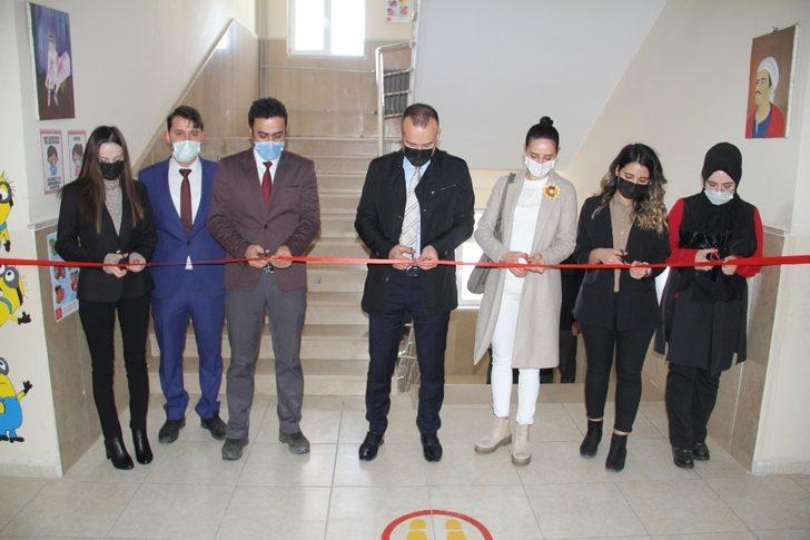 Ağrı’da 321 okul koridorunun duvarları yabancı dil görselleri ile süslendi G1