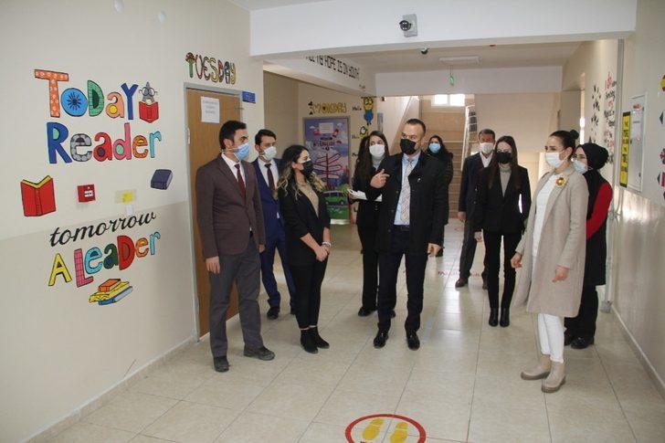 Ağrı’da 321 okul koridorunun duvarları yabancı dil görselleri ile süslendi G2