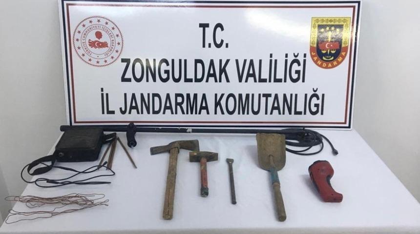 Jandarmadan izinsiz kazıya su&ccedil;&uuml;st&uuml;