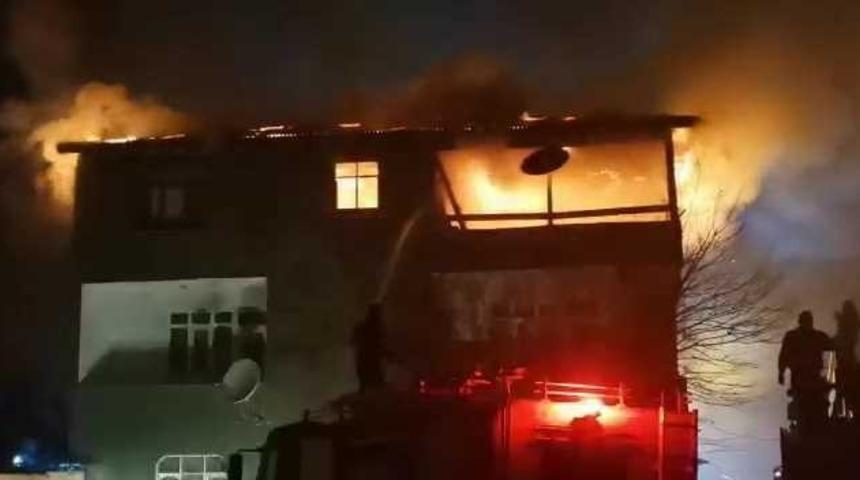 Iğdır&rsquo;da &ccedil;ıkan yangın korkuttu