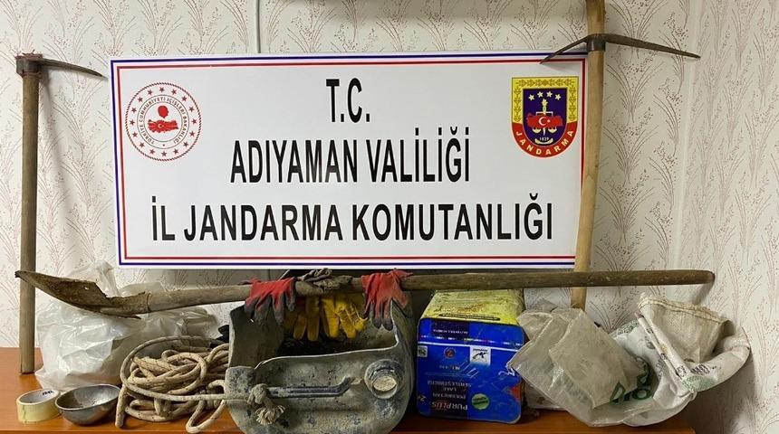 Sit alanında ka&ccedil;ak kazı yapan 6 şahıs g&ouml;zaltına alındı