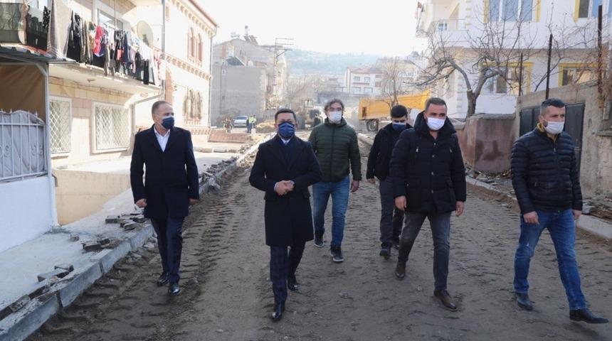 Başkan Arı, Belediye ekiplerinin &ccedil;alışma alanlarında incelemelerde bulundu