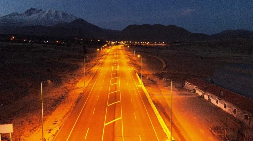 Develi - Erciyes yolu aydınlatma çalışmasının ilk etabı tamamlandı