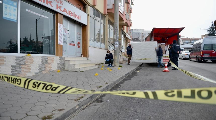 Eskişehir'de baba oğul kavgada bıçakla yaralandı