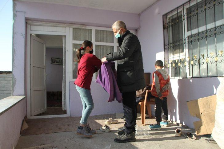 Muhtar Başaran’dan ihtiyaç sahiplerine kıyafet yardımı G3