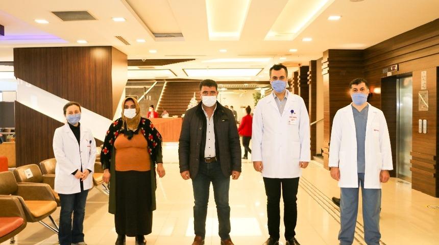 38 yıldır boynunda kistle yaşadı