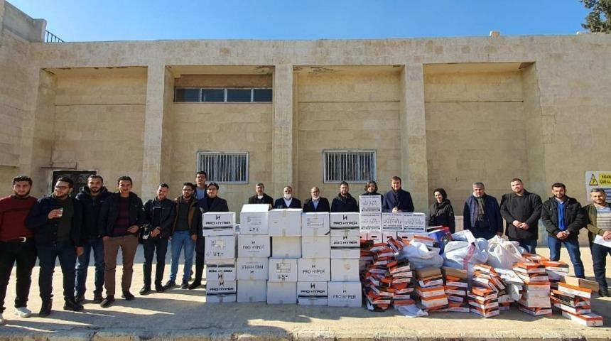 Büyükşehir Suriye’deki öğrencilere yardım malzemesi dağıttı