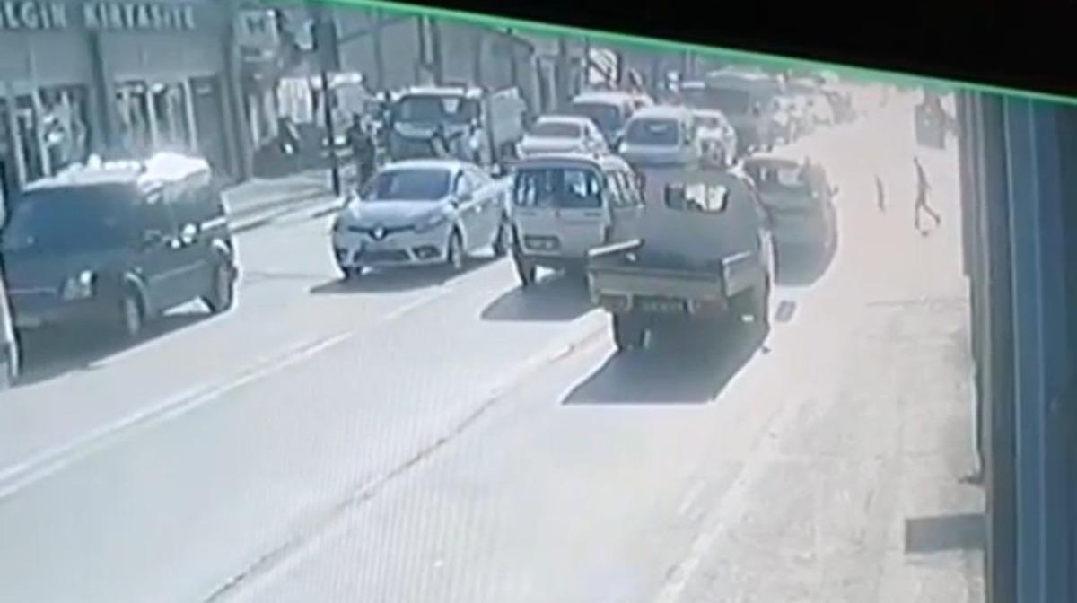 Bursa&rsquo;da kırmızı ışıkta dehşet anları...K&uuml;&ccedil;&uuml;k &ccedil;ocuk metrelerce s&uuml;r&uuml;klendi