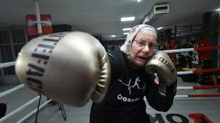 Parkinsonu yenmek için 3 yıldır boks yapıyor