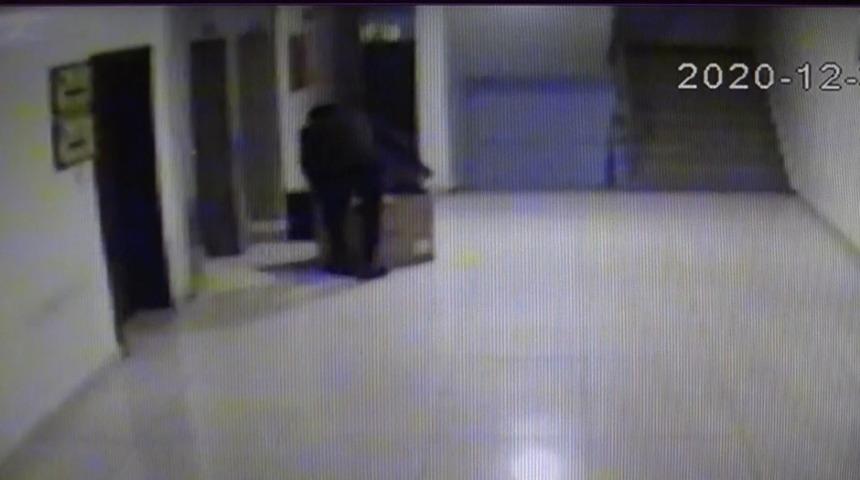 Rahat hırsızlar &ouml;nce kameralara sonra polise yakalandı