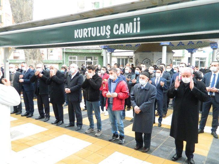 Meclis Başkanı Şentop, arkadaşının cenazesine katıldı G5