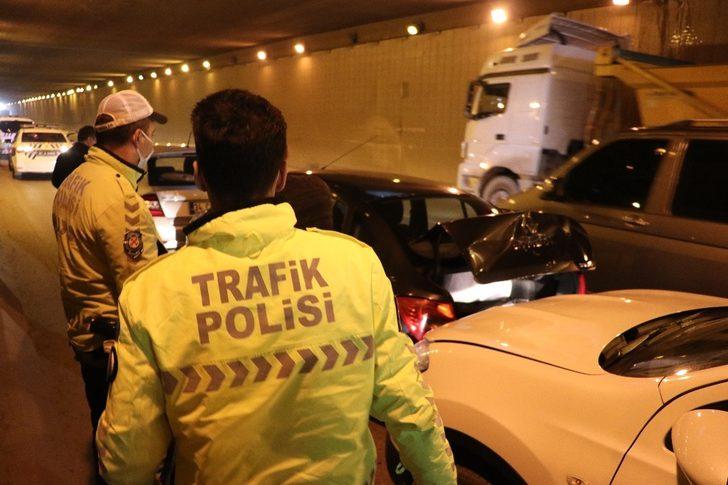 D100’de 6 araç birbirine girdi, kilometrelerce uzunlukta kuyruk oluştu G1