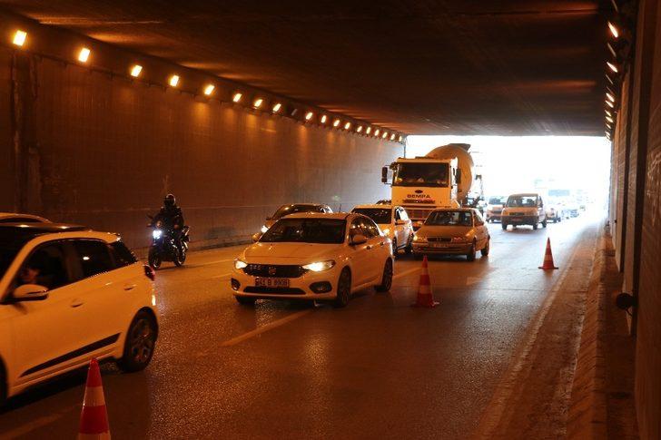 D100’de 6 araç birbirine girdi, kilometrelerce uzunlukta kuyruk oluştu G4