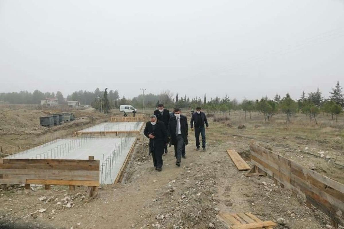 Vali Arslantaş, "Y&ouml;resel &Uuml;r&uuml;nler Pazarı" inşaat &ccedil;alışmalarını inceledi