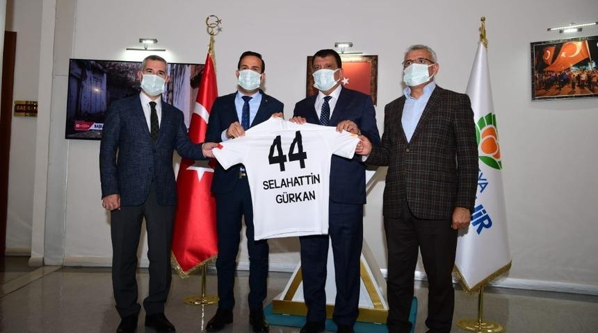 Yeni Malatyaspor&rsquo;dan  Başkan G&uuml;rkan&rsquo;a ziyaret