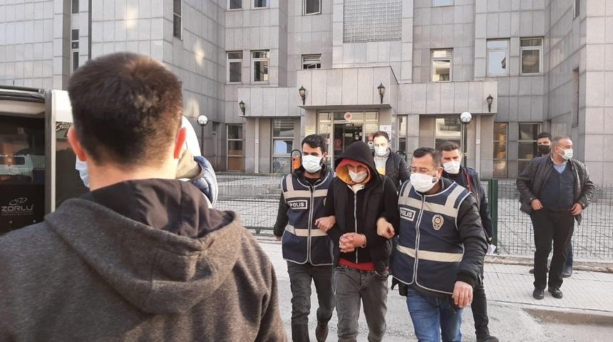 Eşini boğarak &ouml;ld&uuml;ren zanlı: &ldquo;Alkoll&uuml;yd&uuml;m hatırlamıyorum&rdquo;