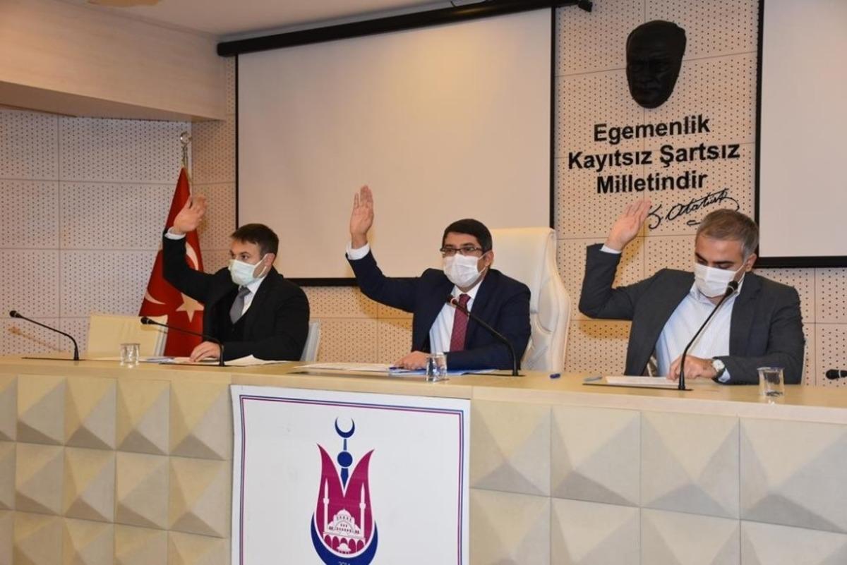 Şehzadeler Belediyesi kira bedellerini y&uuml;zde 50 d&uuml;ş&uuml;rd&uuml;