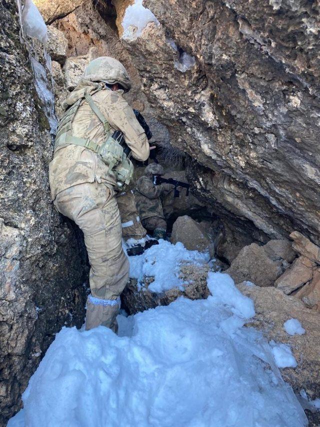 Siirt’te PKK’lı teröristlere ait silah ve mühimmat ele geçirildi