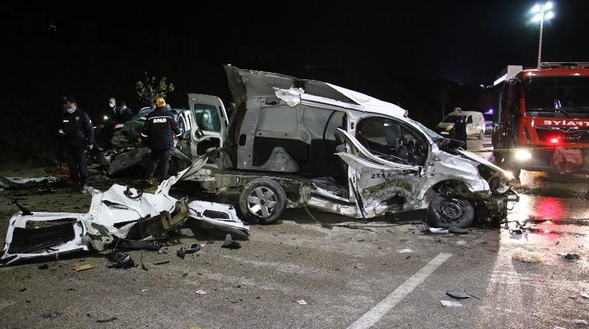 Elazığ&rsquo;daki feci kazada &ouml;l&uuml; sayısı 4&rsquo;e y&uuml;kseldi