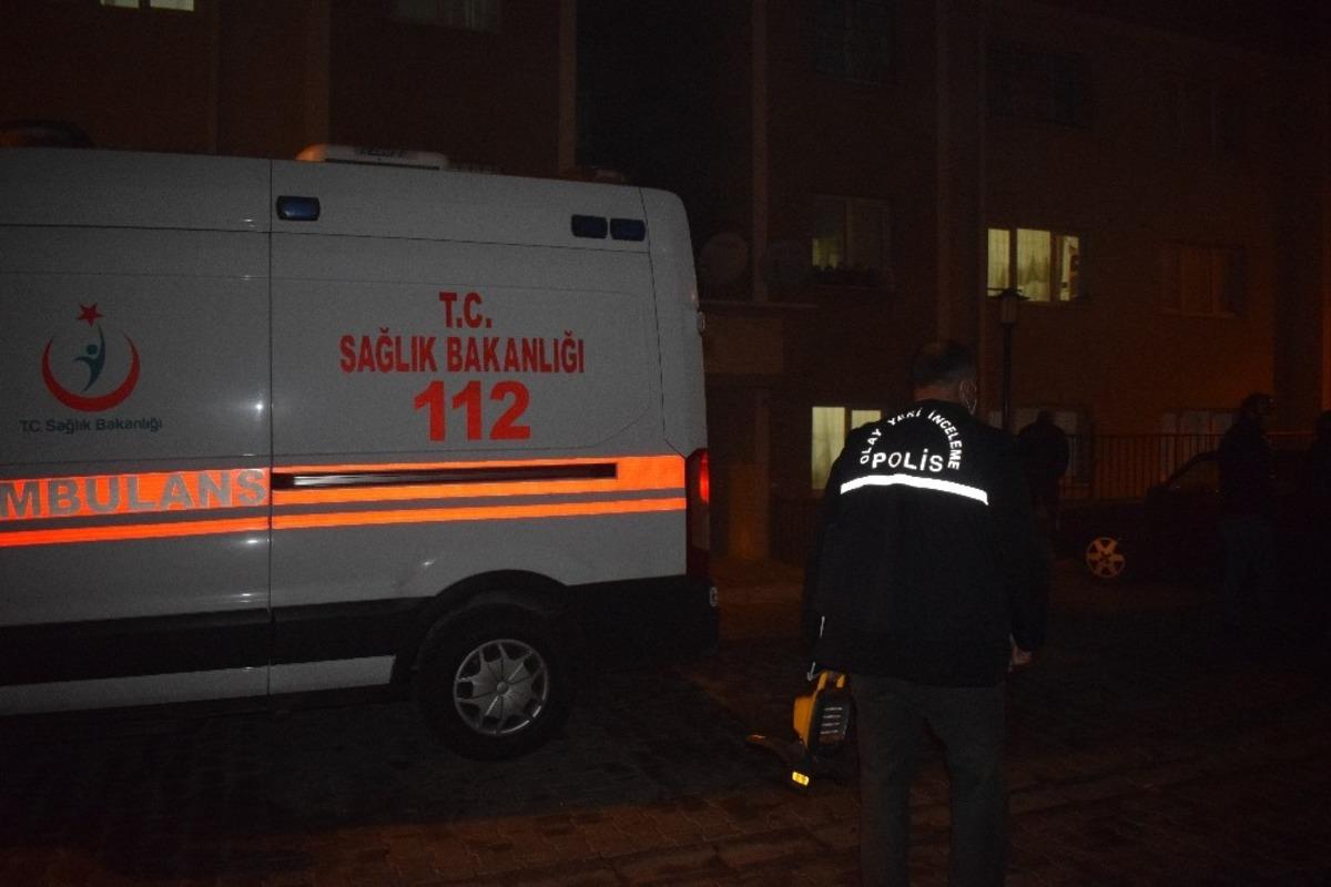 Bir g&uuml;n &ouml;nce hastaneye kaldırılan 51 yaşındaki şahıs evinde hayatını kaybetti