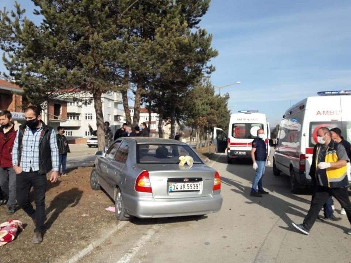 Hastaneye giden aile kaza yaptı: 1 &ouml;l&uuml;, 2 yaralı
