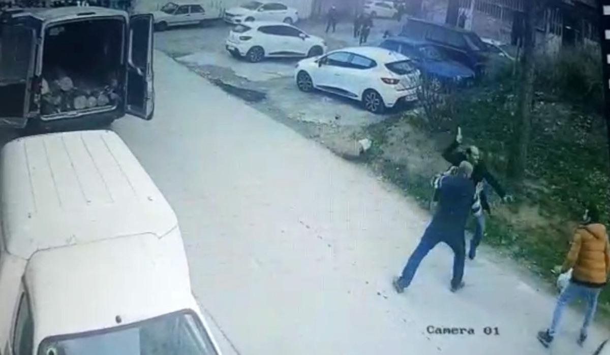 Dayı yeğen arasındaki bı&ccedil;aklı kavga kamerada