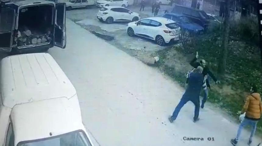 Bursa'da dayı yeğen arasındaki bı&ccedil;aklı kavga kamerada