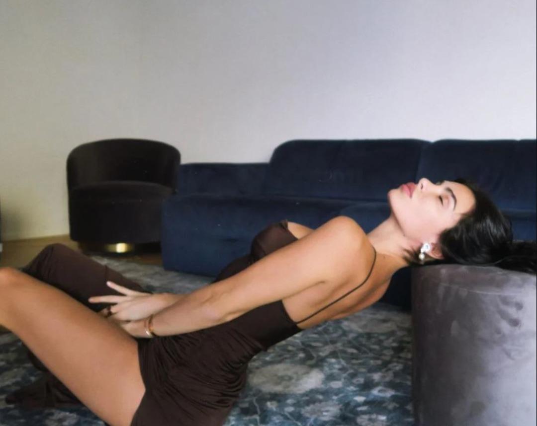 Sırp futbolcunun eşinden olay paylaşım: Onu b&ouml;yle tedavi ediyorum