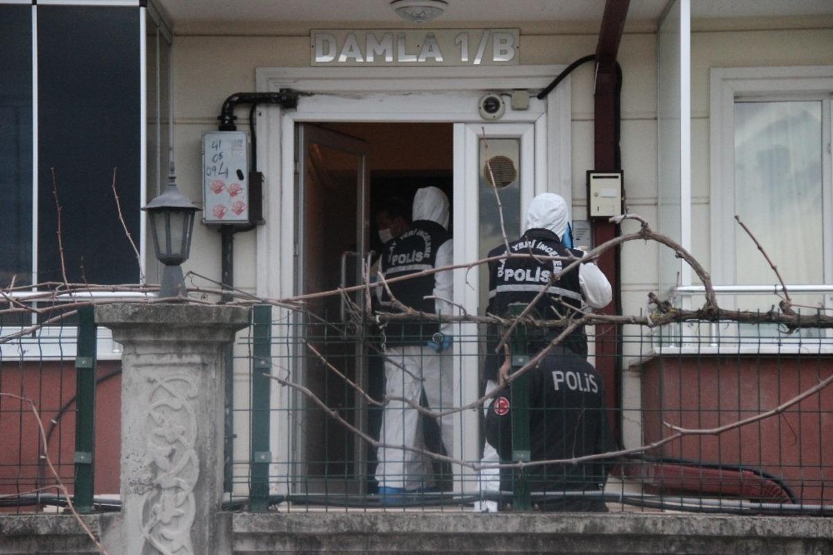 Ayrıldığı eşini &ccedil;ocuklarının g&ouml;z&uuml; &ouml;n&uuml;nde bı&ccedil;aklayarak &ouml;ld&uuml;rd&uuml;