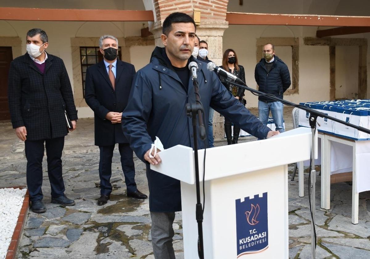 Başkan G&uuml;nel, uzaktan eğitim &ouml;ğren &ouml;ğrencilere toplam 350 tablet dağıttı