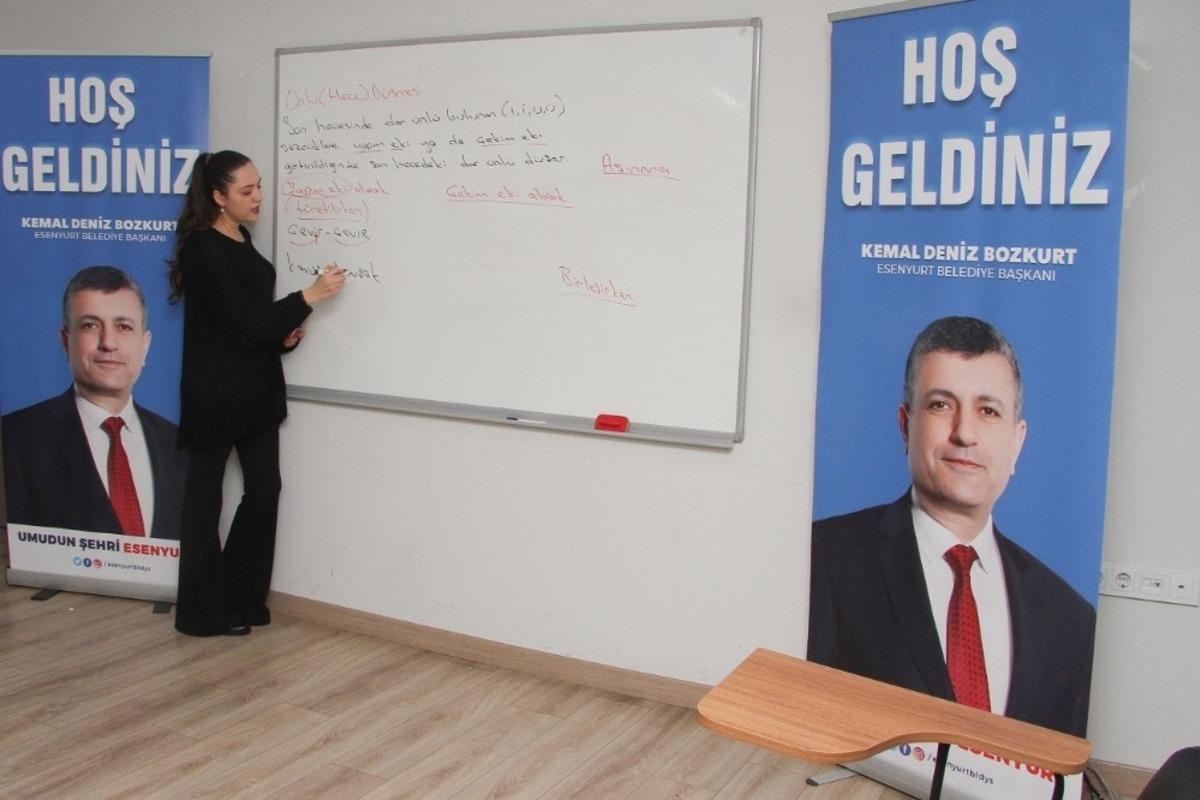 Esenyurt Belediyesi&rsquo;nden gen&ccedil;lere online eğitim desteği