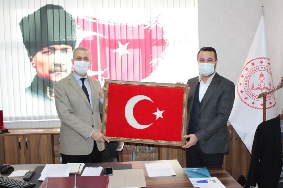 Burdur Milletvekili Yasin Uğur, ilkokul yıllarına d&ouml;nd&uuml;