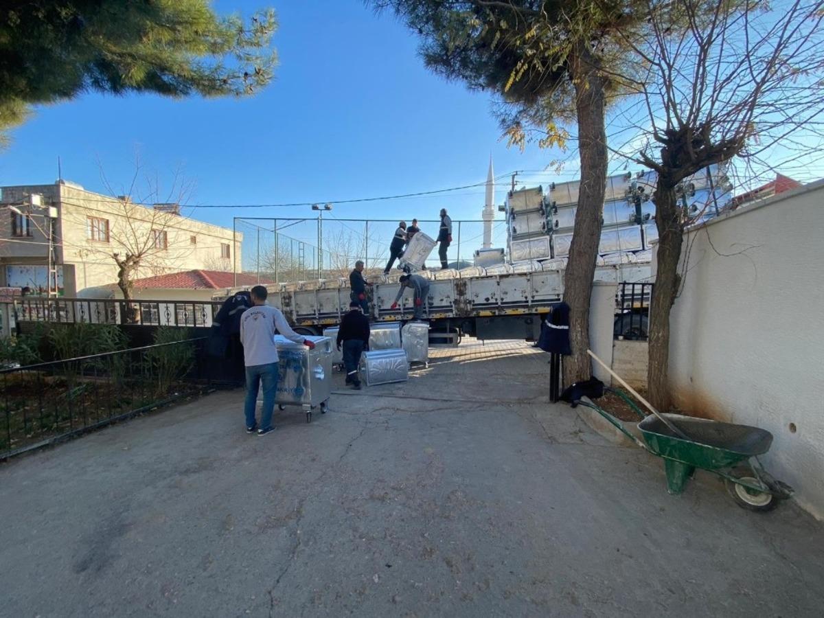 Eğil Belediyesine 109 adet &ccedil;&ouml;p konteyneri hibe edildi