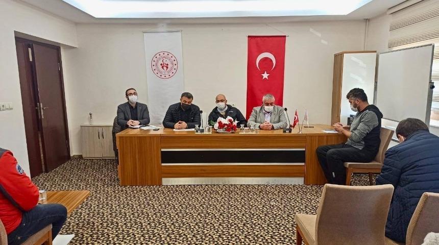 Kayak ve snowboard kul&uuml;pleri istişare toplantısı yapıldı