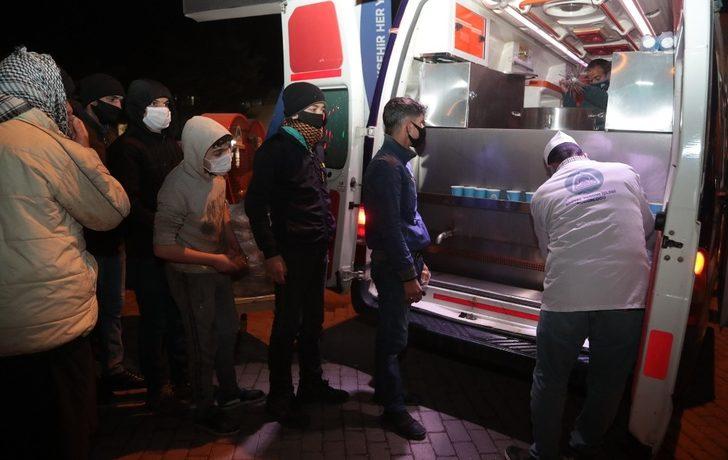 Eyyübiye’de mobil araç ile çorba dağıtımını G1