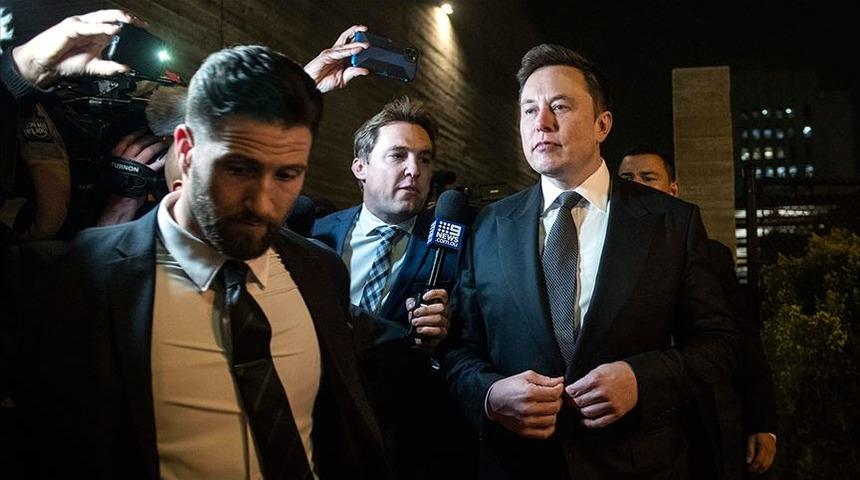 Elon Musk'tan Dogecoin için yeni paylaşım! Bu kez Ay'a bayrak dikti