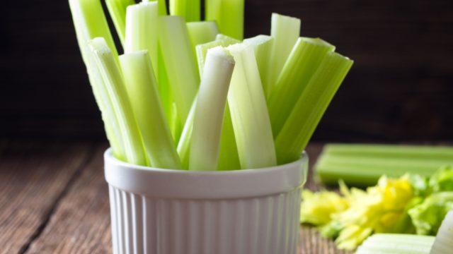 Yemeyen bin pişman! Zeytinyağlı kereviz tarifi